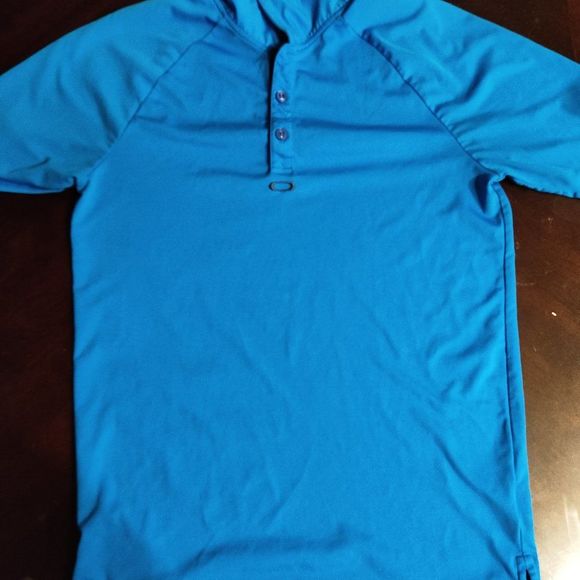 Oakley Other - Oakley activewear golf shirt. Men's medium blue shirt